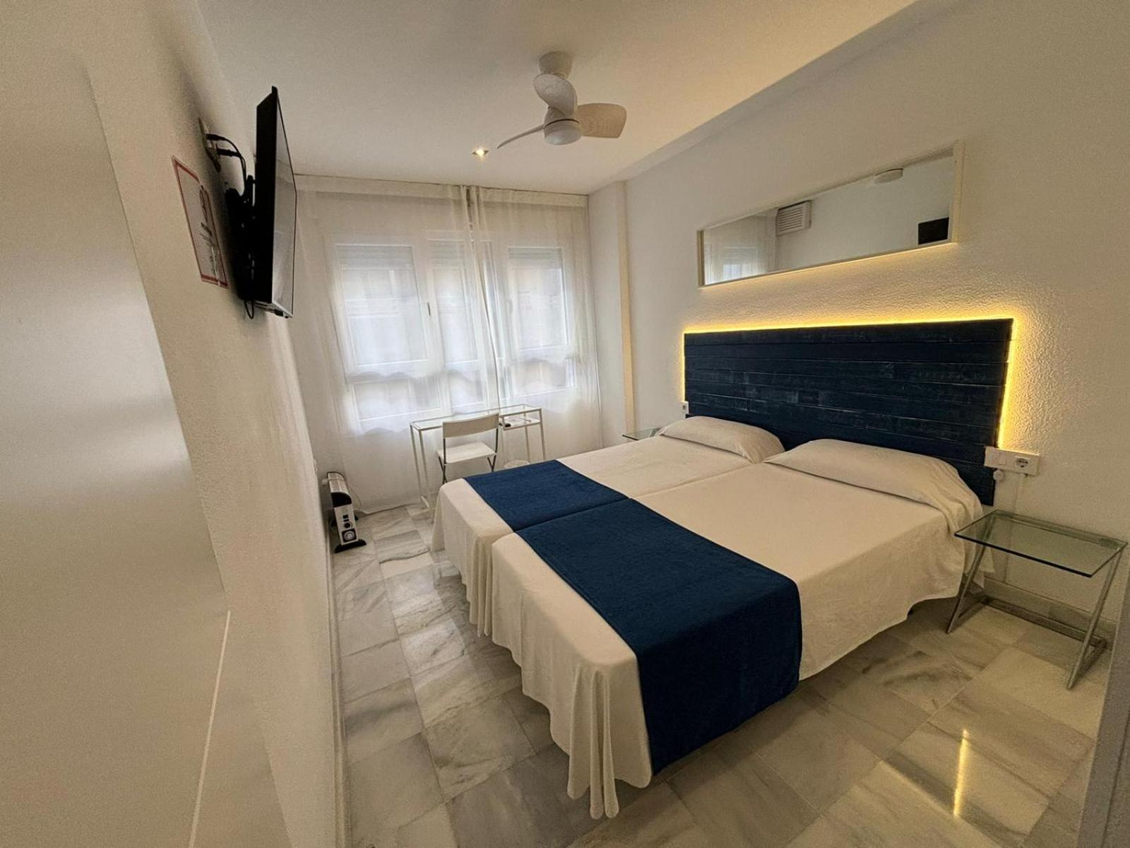 Apartamentos Turisticos Imar Кадис Екстериор снимка