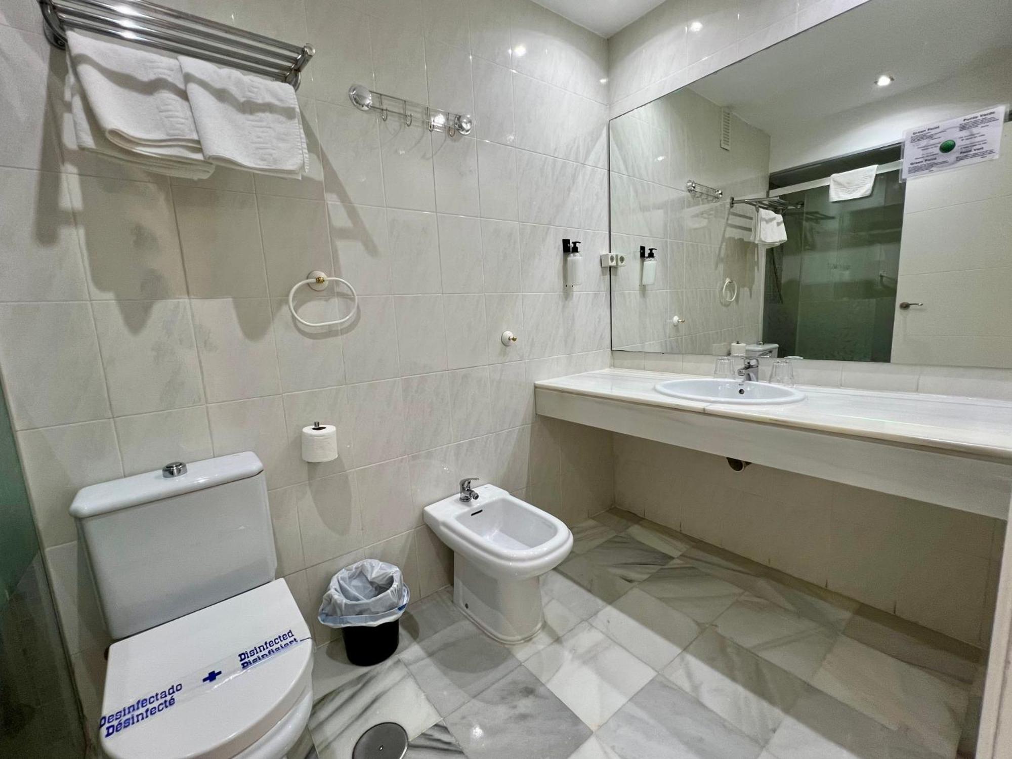 Apartamentos Turisticos Imar Кадис Екстериор снимка