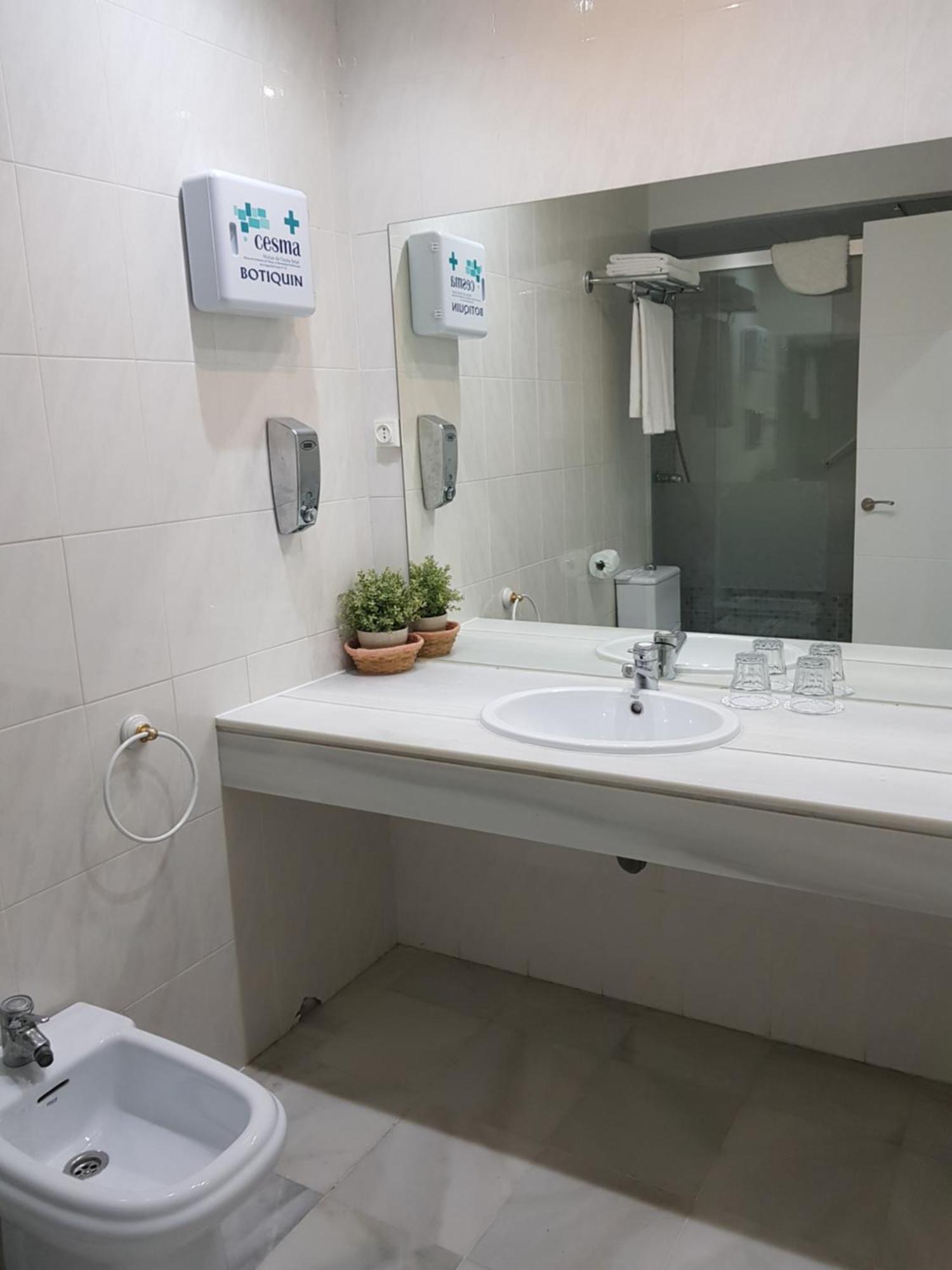 Apartamentos Turisticos Imar Кадис Екстериор снимка